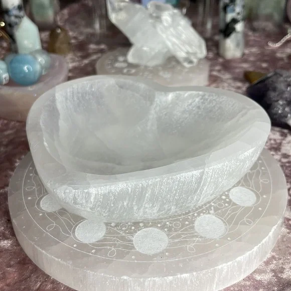 🤍 Selenite heart bowl 🤍 - Picture 6 of 7